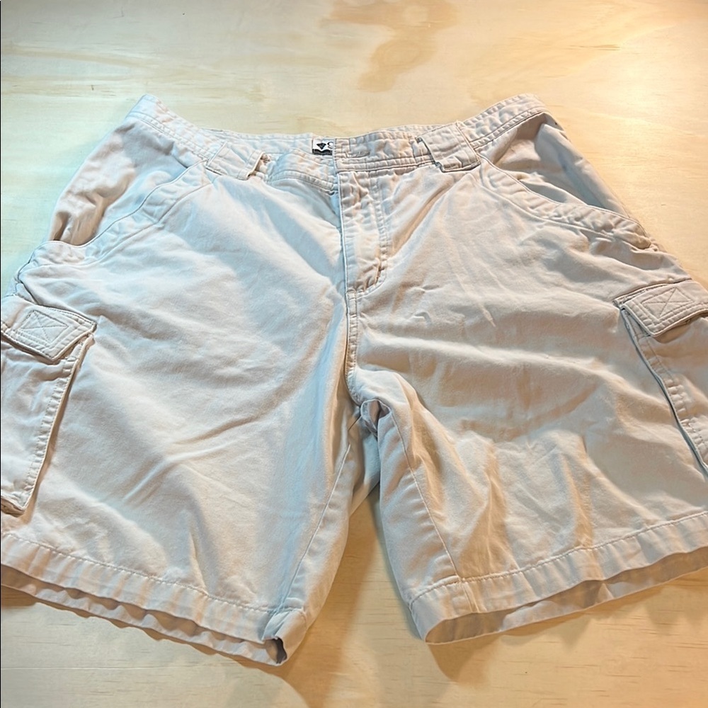 Columbia Tan Cargo Shorts with Durable Design